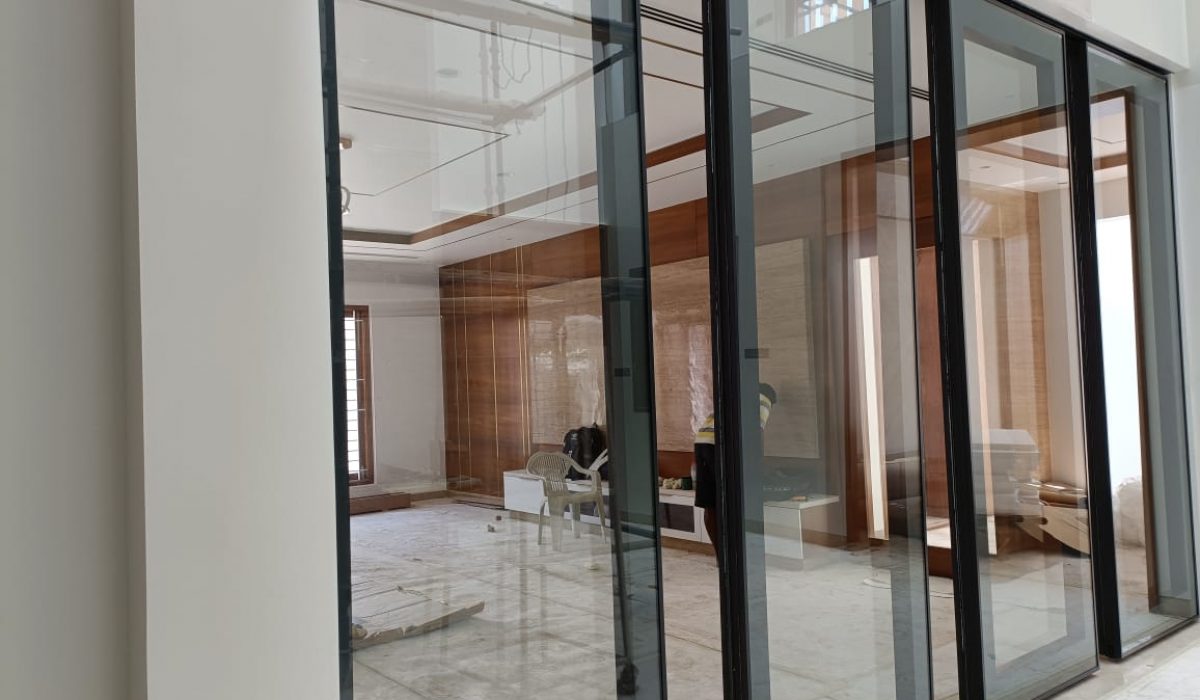 ACOUSTIC GLASS MOVABLE WALL IN KUMAR RESIDENCE - KANGAYAM